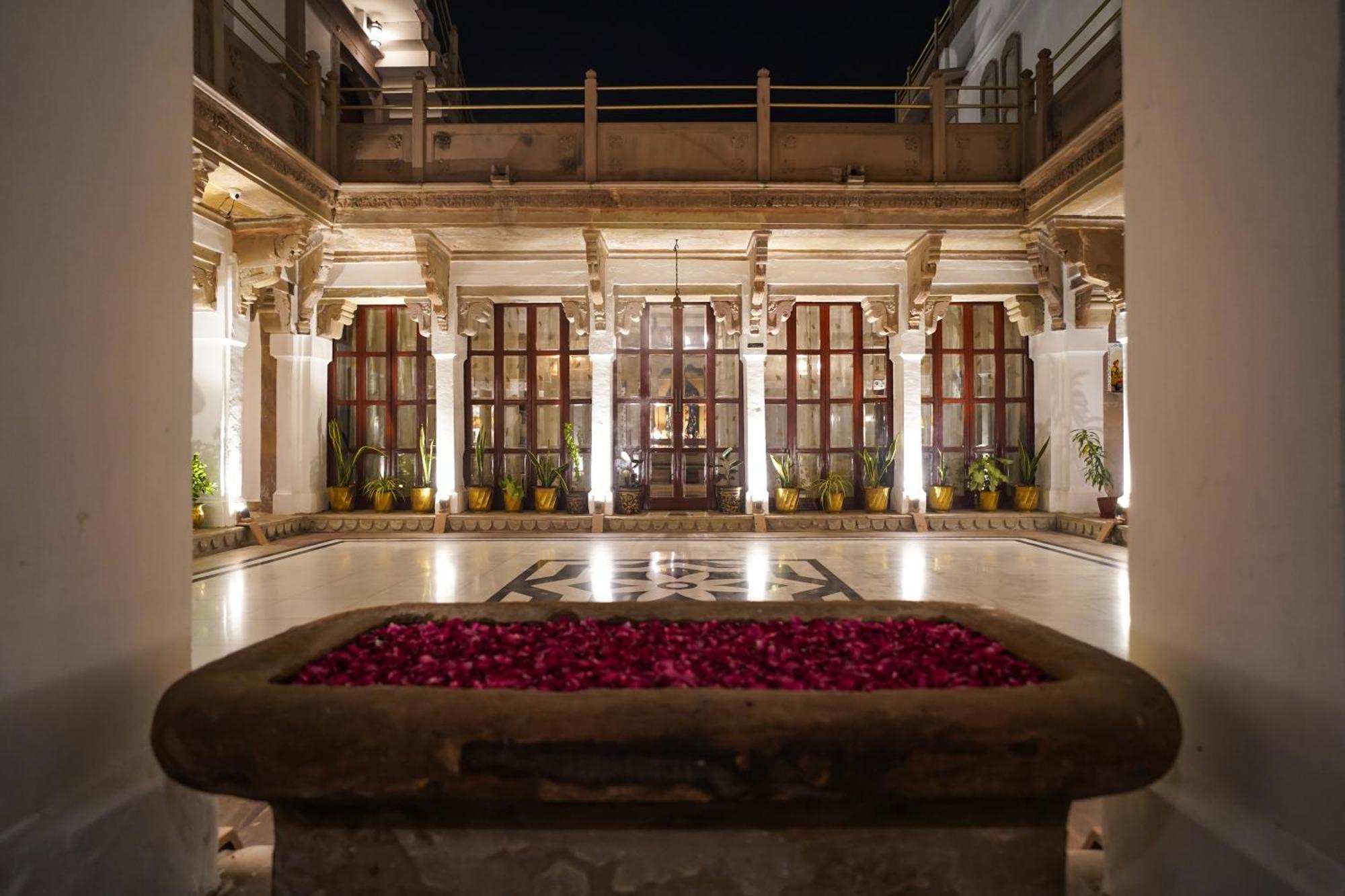Guleria Kothi At Ganges Hotel