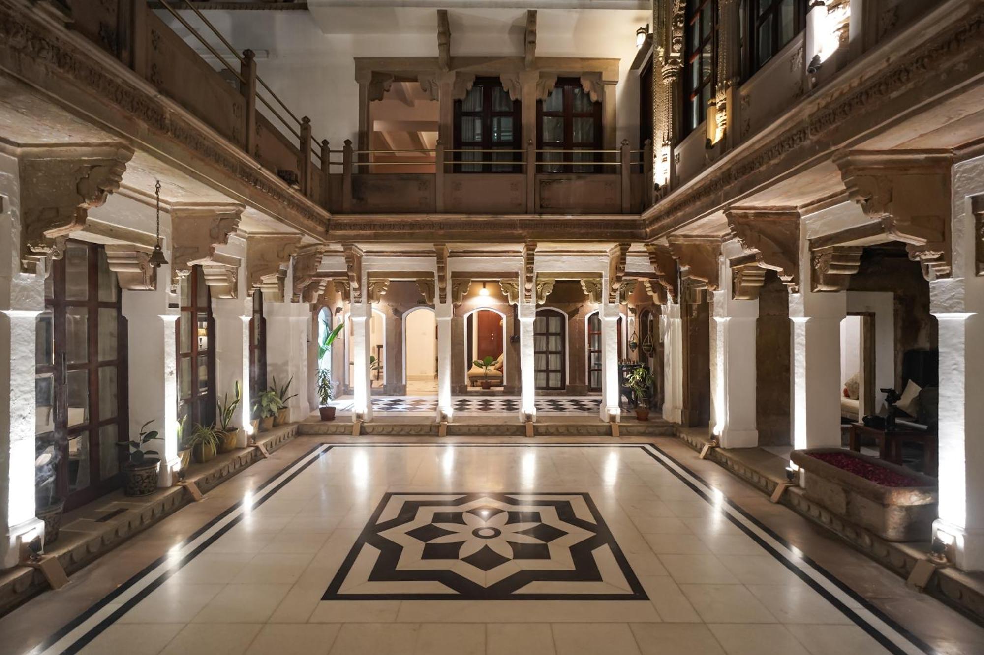 Guleria Kothi At Ganges Hotel Varanasi